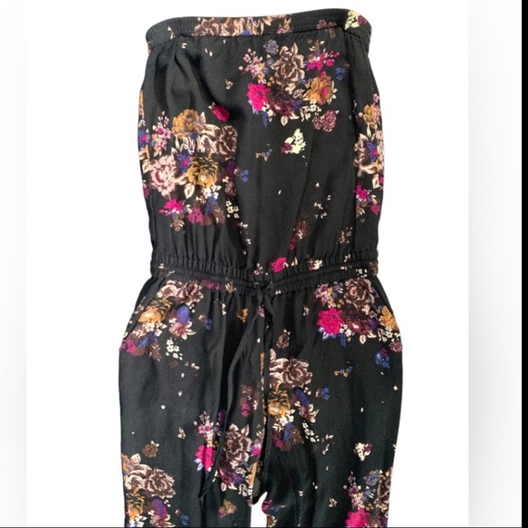 2/$25 Aritzia Talula Tabata Floral Jumpsuit - Picture 4 of 5